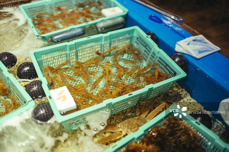 日本北海道函馆鱼市的日料食材特写图片素材
