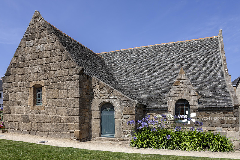 法国特雷加斯泰尔圣安妮岩石教堂图片素材