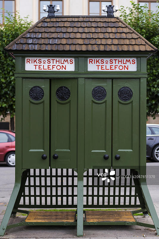 瑞典老式木制电话亭：通讯技术，斯德哥尔摩，瑞典，欧洲图片素材