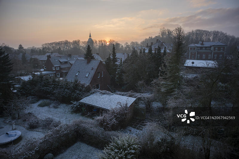 德国吕讷堡冬季房屋日出图片素材