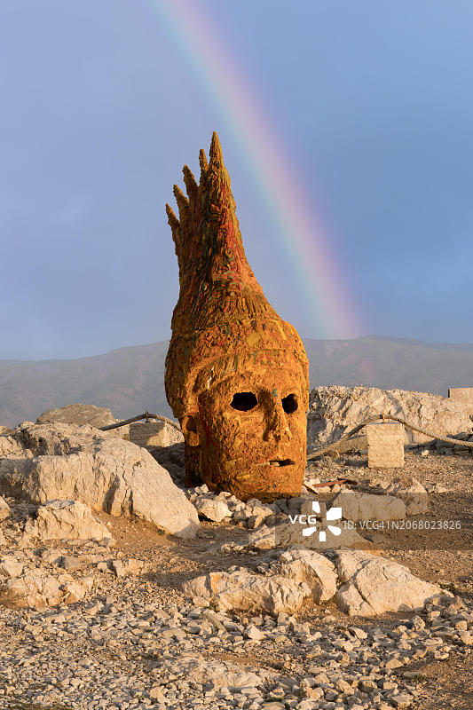 土耳其阿德亚曼省内姆鲁特山上的人头像图片素材