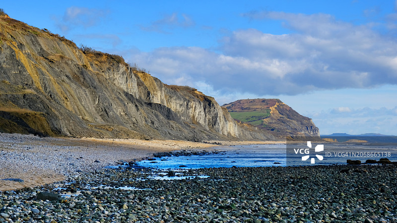 英国多塞特郡查茅斯的悬崖和海滩图片素材