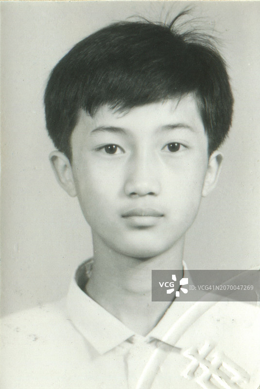 20世纪90年代中国男孩单色肖像老照片图片素材
