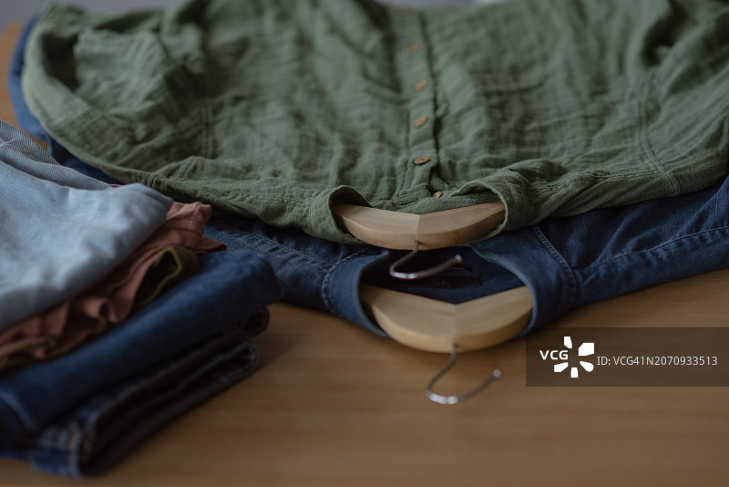 待售的二手服装图片素材