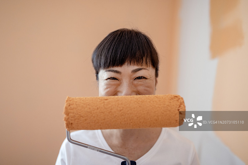 微笑的亚洲女工匠图片素材