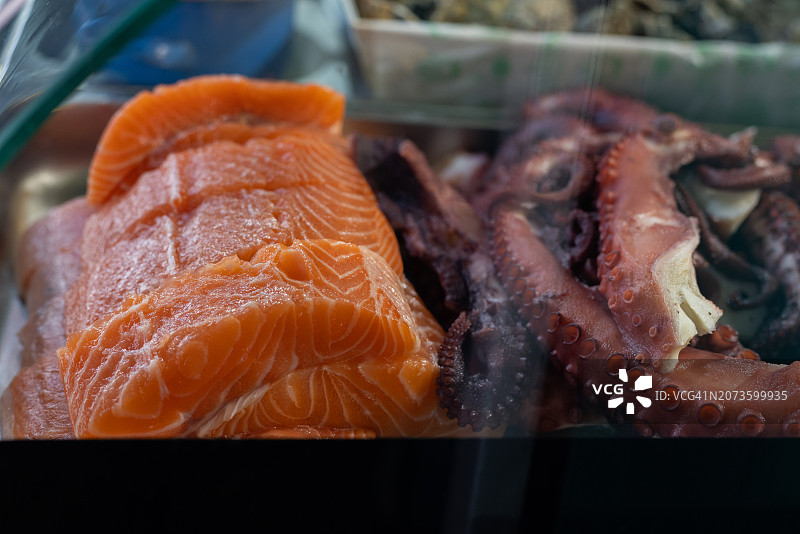 三文鱼和章鱼特写图片素材