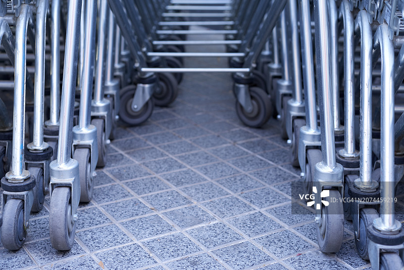 对齐的购物车图片素材