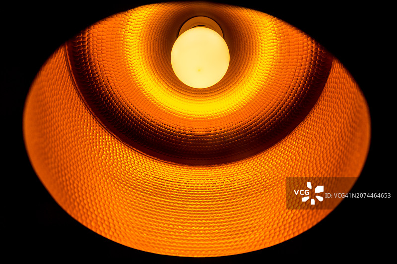 金色金属灯罩内部图片素材