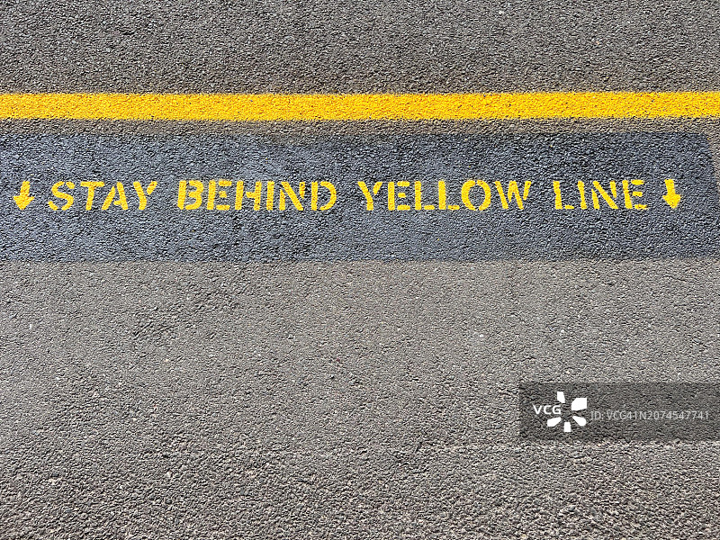 保持在黄线后标志图片素材