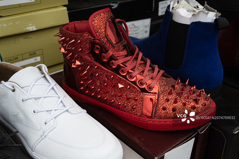 鞋店里的鞋子特写图片素材