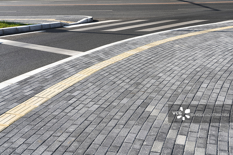 路边的石板人行道图片素材