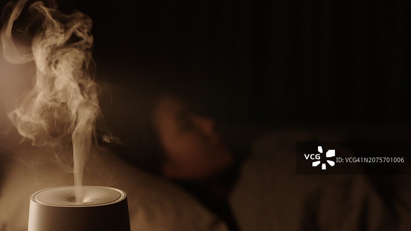 卧室里的加湿器图片素材