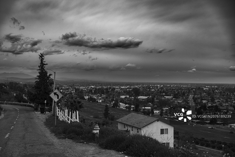 从势利山看加利福尼亚州波特维尔图片素材