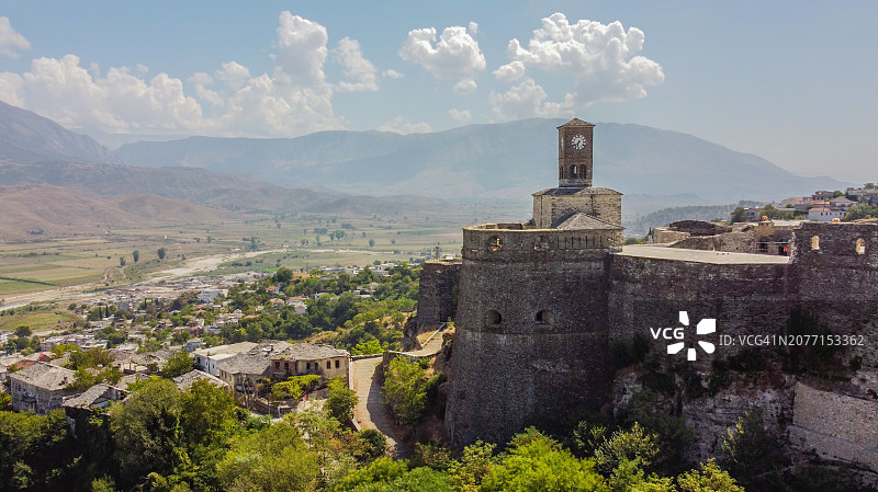 无人机视角下的南部阿尔巴尼亚吉诺卡斯特城堡图片素材