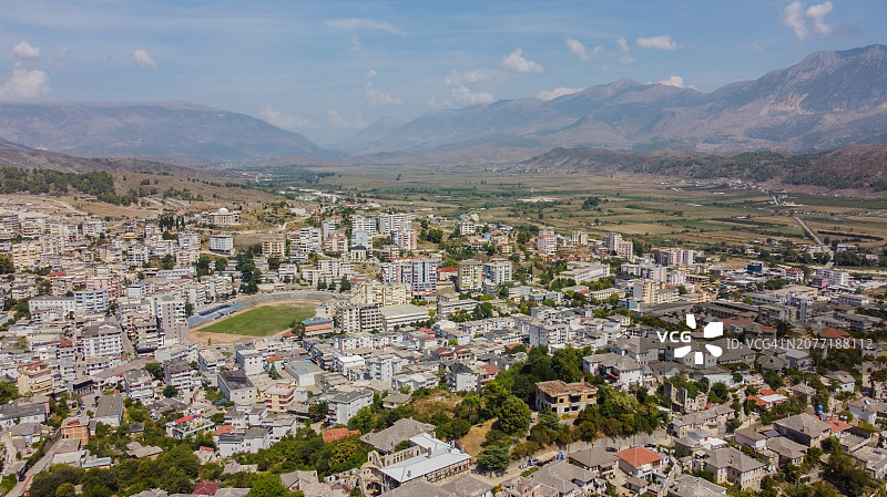 阿尔巴尼亚南部吉罗卡斯特城市无人机视角图片素材