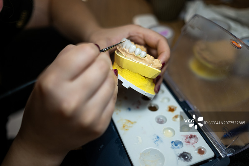 新的微笑设计着色图片素材