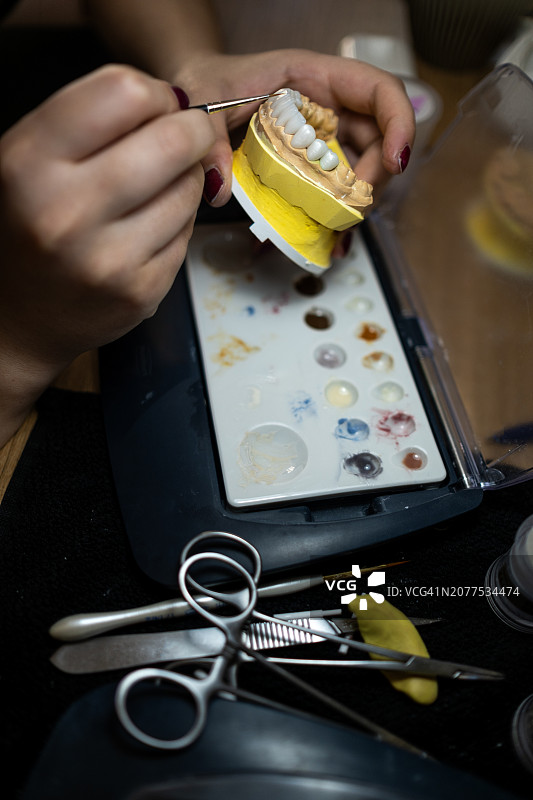 新的微笑设计着色图片素材