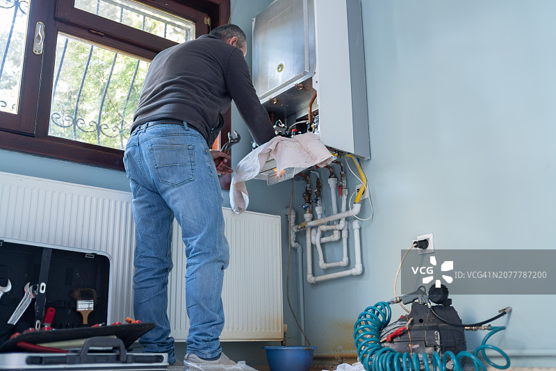 家庭燃气锅炉维修服务图片素材