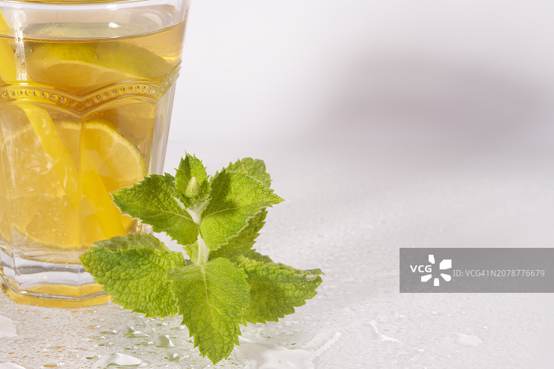 薄荷味鲜果饮品图片素材