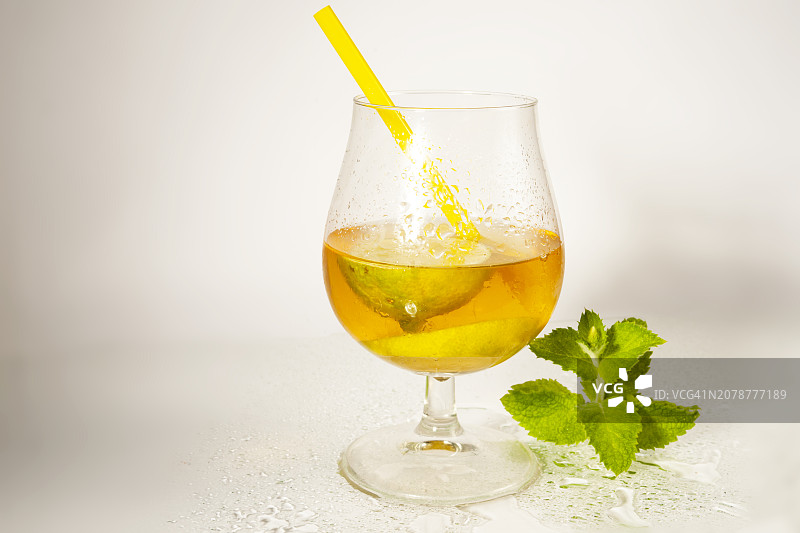 薄荷味鲜果饮品图片素材