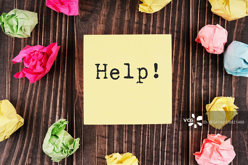 写在便签上的“帮助”字样图片素材