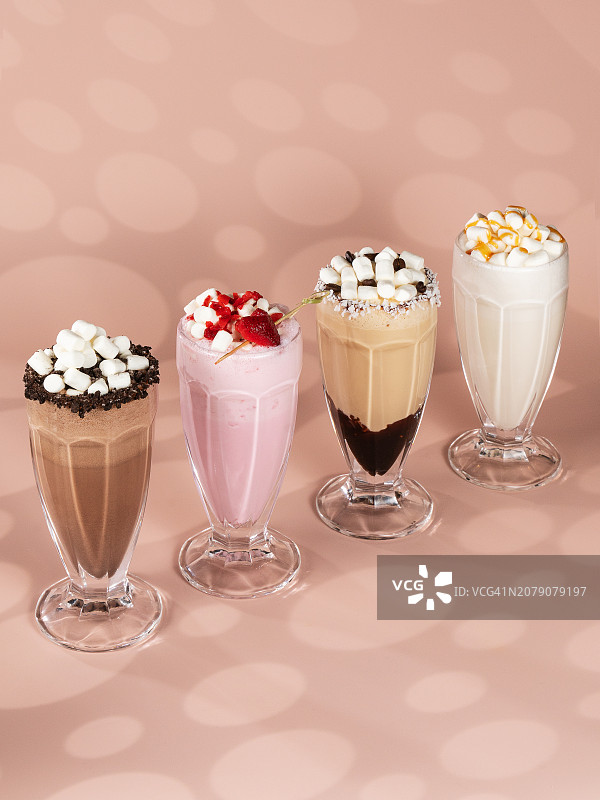 餐桌上甜点的特写图片素材