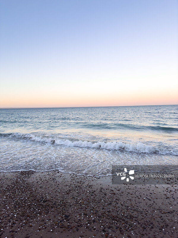 阿根廷丘布特省马德林港日落时分的壮丽海景图片素材
