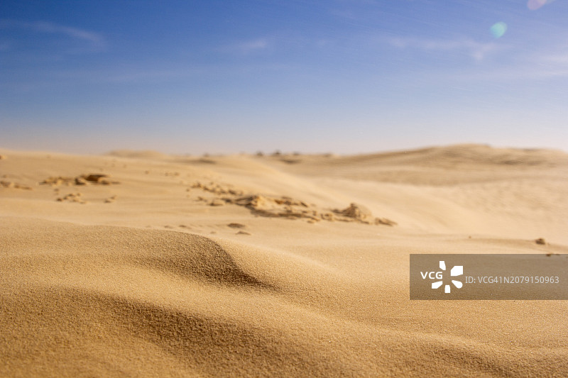 沙漠映衬天空的美景图片素材