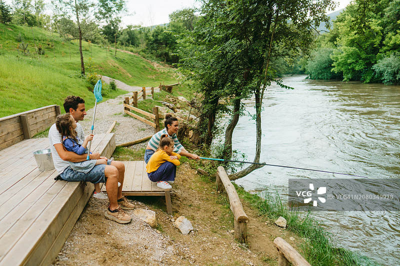 一起钓鱼图片素材