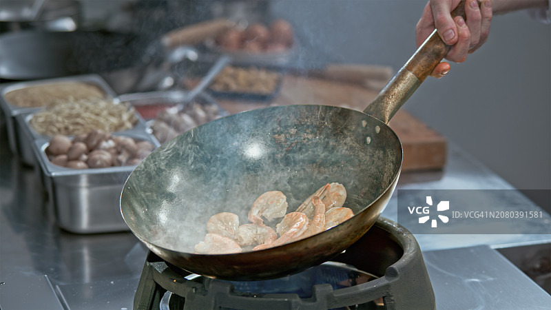 铁锅炒虾图片素材