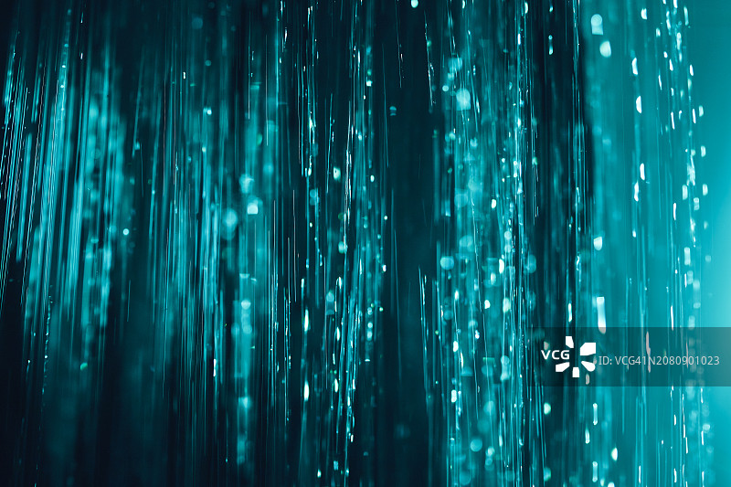 蓝色单色抽象背景：垂直线条和浅景深图片素材