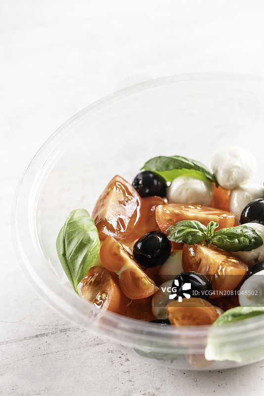 地中海卡普雷塞沙拉外卖盒图片素材