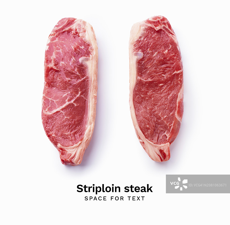 白色背景上分离的黑色安格斯顶级西冷牛排图片素材