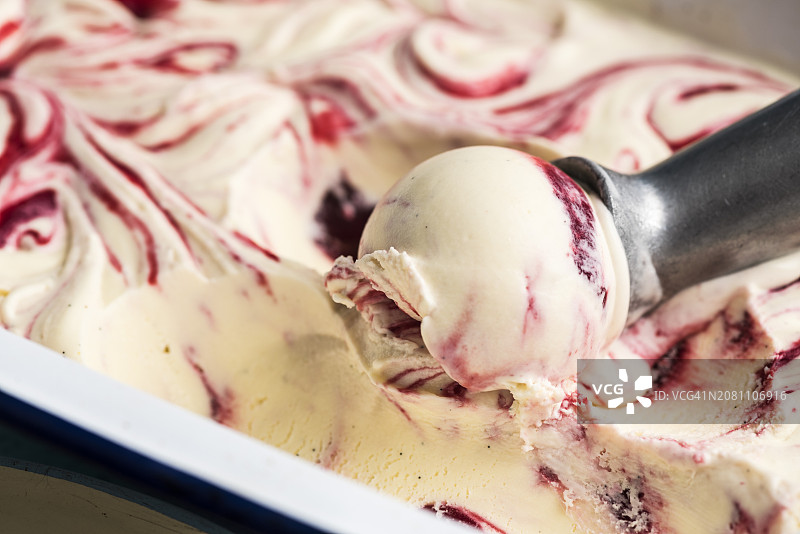 覆盆子和马斯卡彭冰淇淋图片素材