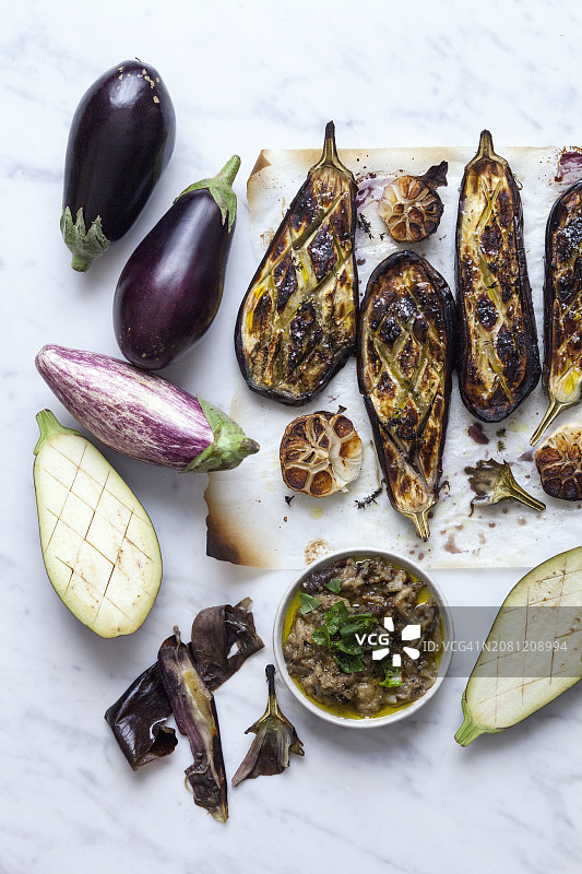 烤茄子配茄子鱼子酱图片素材