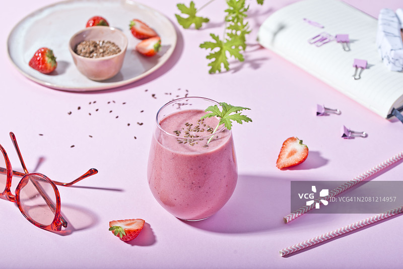 草莓冰沙图片素材