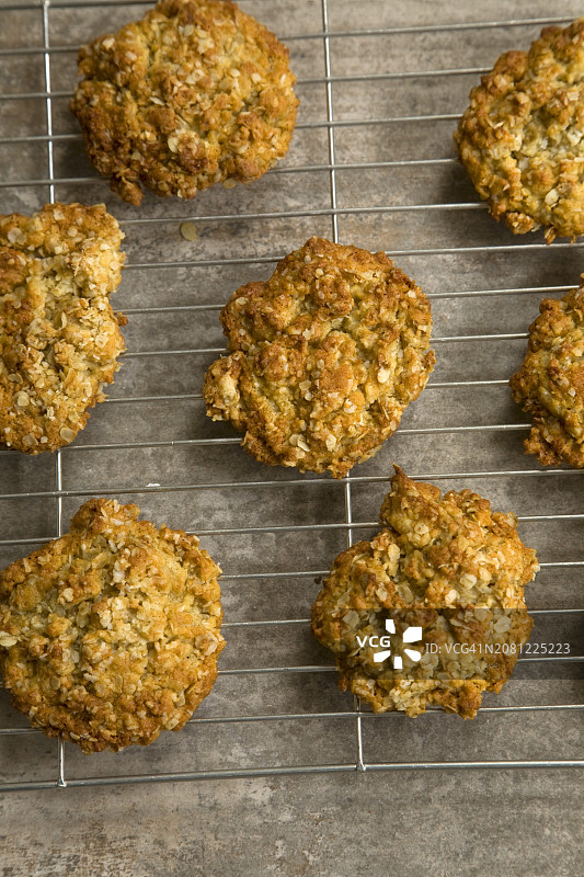 冷却架上的澳新军团饼干图片素材