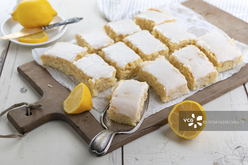 纯素柠檬蛋糕（含糖霜）图片素材