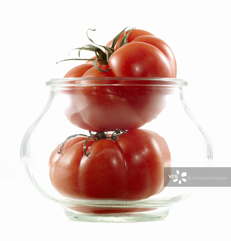 罐子里的两个番茄图片素材