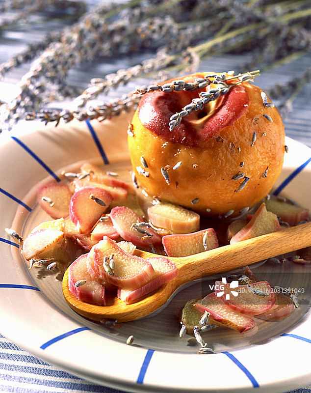 大黄、桃子与薰衣草图片素材