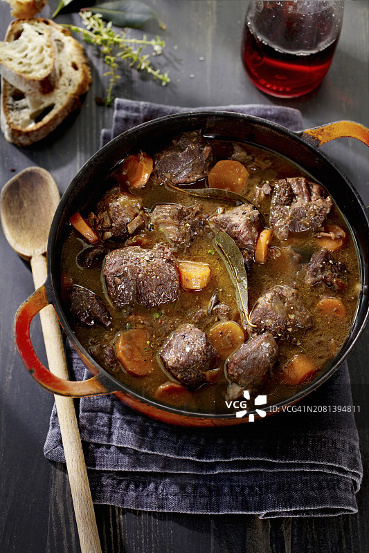 含胡萝卜的游戏炖菜图片素材