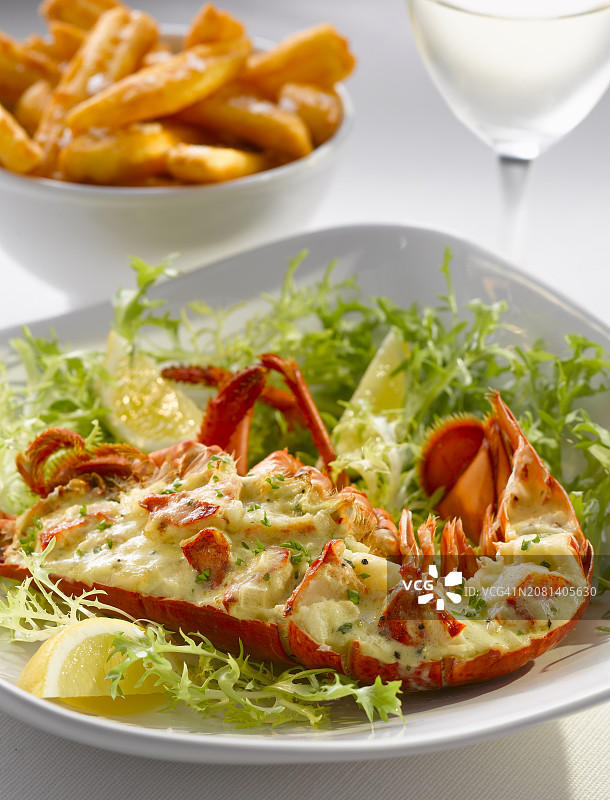 焗烤龙虾配菊苣图片素材