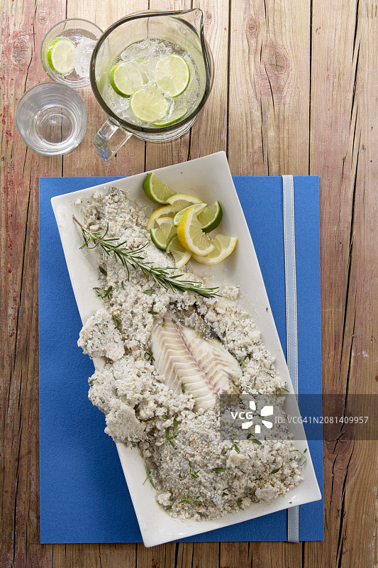 盐壳烤鳕鱼图片素材