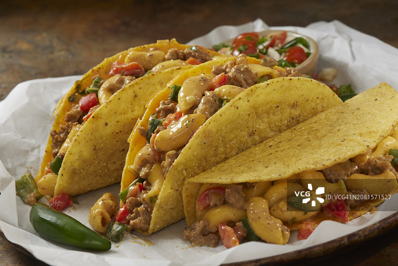 墨西哥风味通心粉奶酪玉米卷图片素材