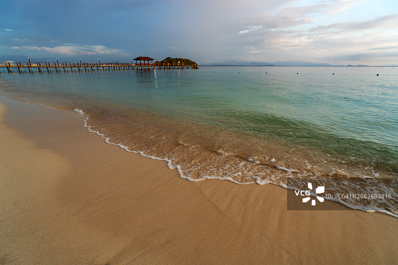 马努干岛海滩和码头图片素材