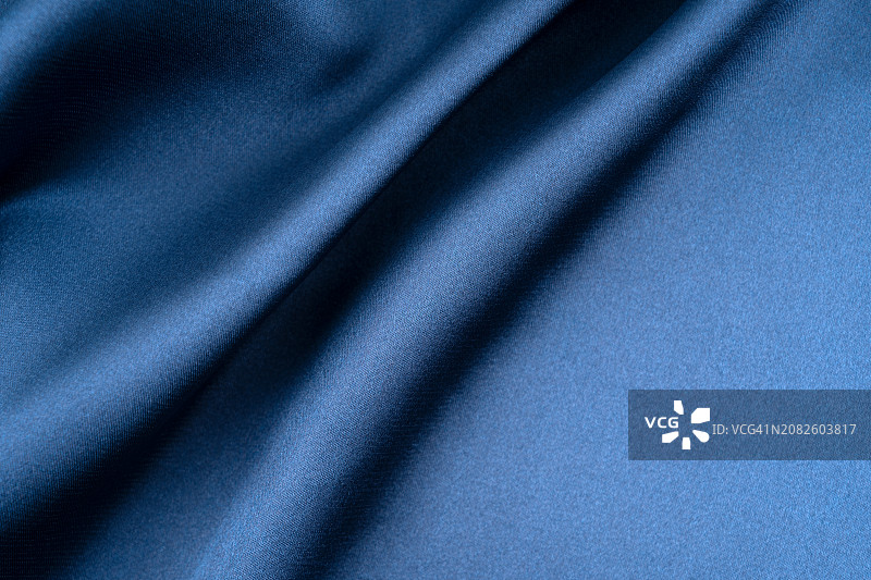 褶皱深蓝色丝绸面料图片素材