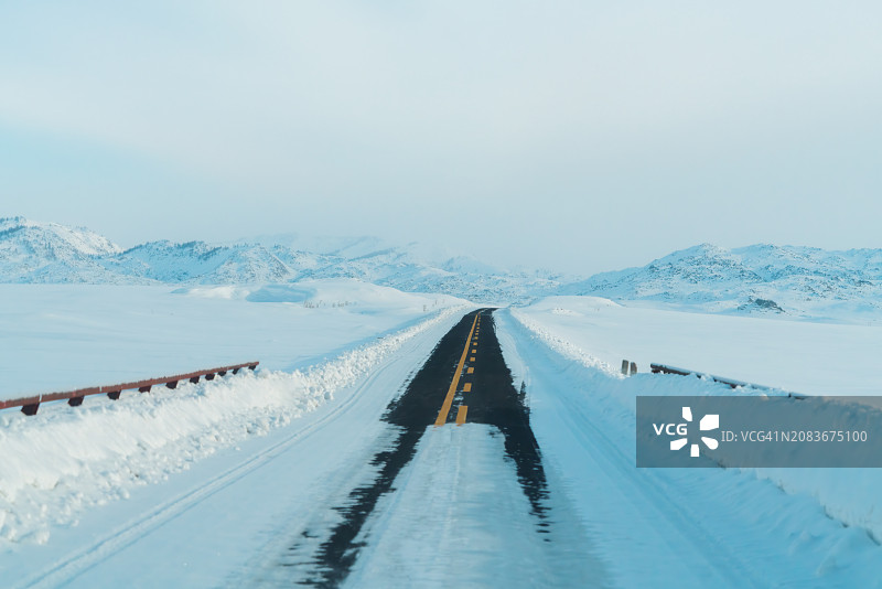 雪中道路图片素材