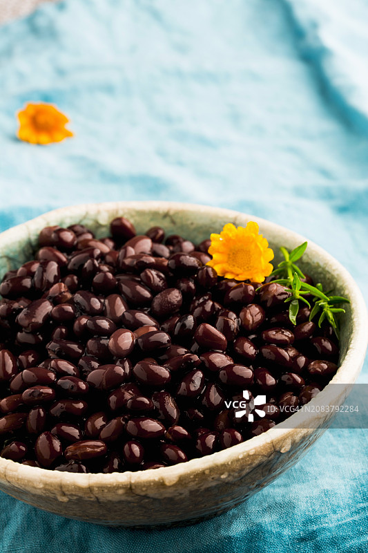 盘中的黑豆图片素材