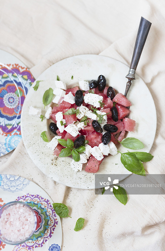 羊乳酪橄榄西瓜沙拉图片素材