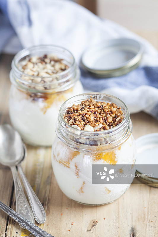 橙子坚果碎酸奶图片素材